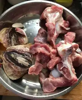 Make Liang ink fish bone soup step 1