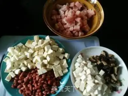 Make Spicy pork sauce step 1