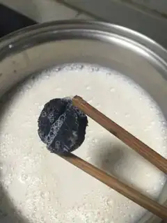 Make The smell of homemade milk tea step 2