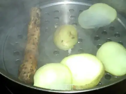 Make Potato Mountain eggcake step 1