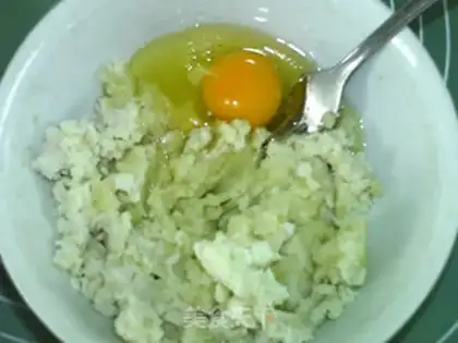 Make Potato Mountain eggcake step 3