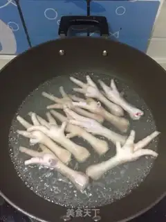 Make Spicy chicken claws step 1