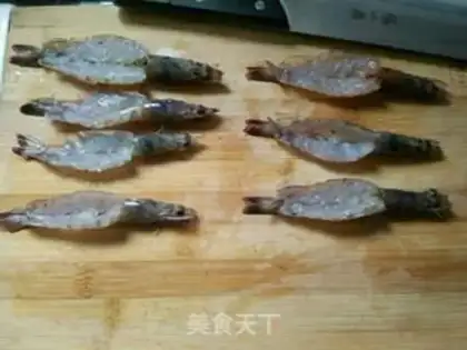 Make A garlic fan with a shrimp back step 0