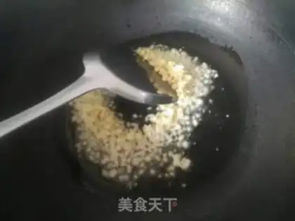 Make A garlic fan with a shrimp back step 3