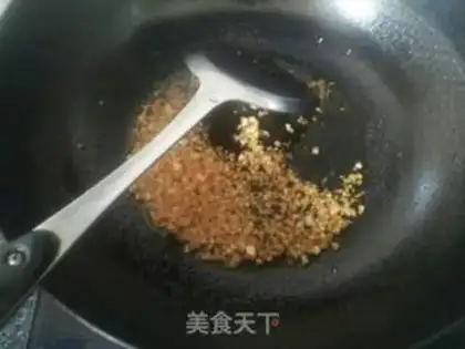 Make A garlic fan with a shrimp back step 4
