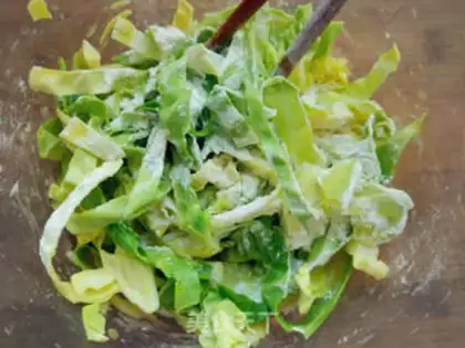 Make A cabbage eggcake step 1