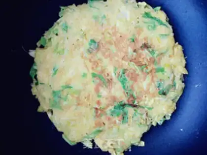 Make A cabbage eggcake step 4