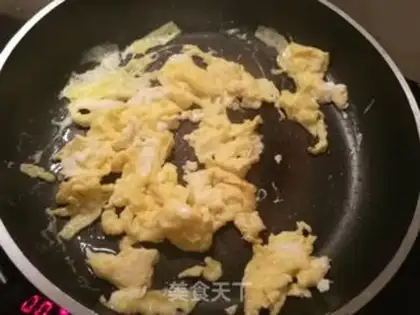 Make Onion fried eggs step 4
