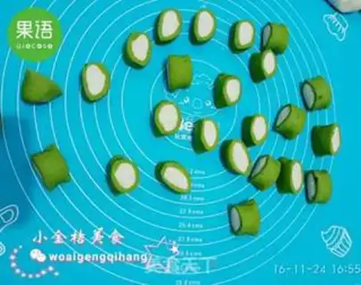 Make A fortune dumpling step 4