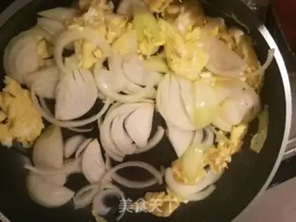 Make Onion fried eggs step 5