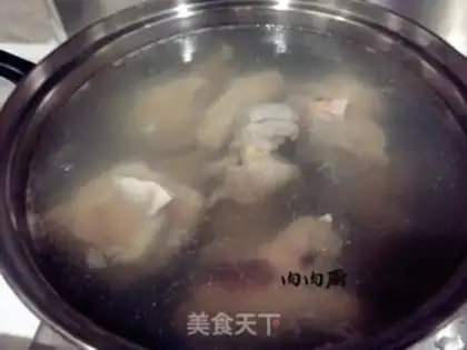 Make Roach and lamb soup step 1
