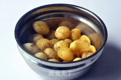 Make Rosemary baked potatoes step 4