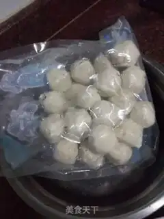 Make Crayfish, fishball soup step 0