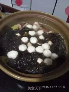 Make Crayfish, fishball soup step 2