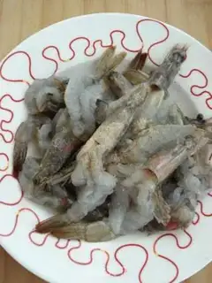 Make Garlic juice and back shrimp step 0