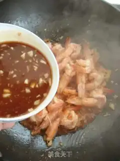Make Garlic juice and back shrimp step 4
