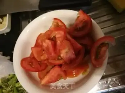 Make Tomato fried eggs step 1