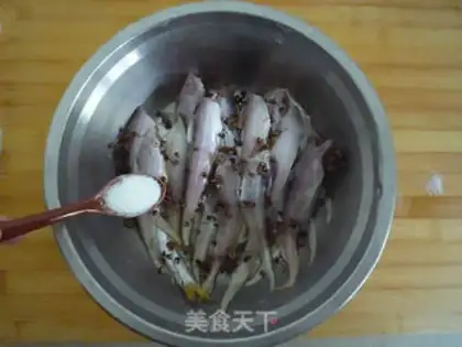 Make Dry-dry-fried knifefish step 1