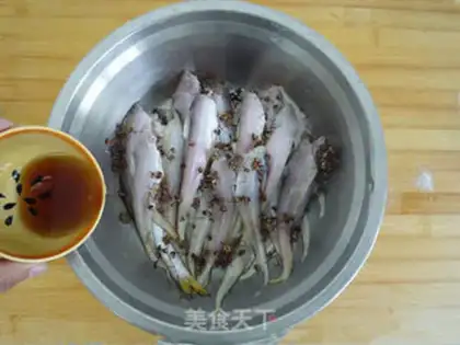 Make Dry-dry-fried knifefish step 2