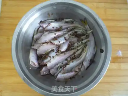 Make Dry-dry-fried knifefish step 3