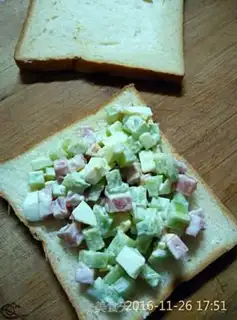 Make A simple sandwich step 4