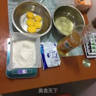 Make Eight inches of black sesame cake step 1