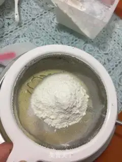 Make Eight inches of black sesame cake step 6