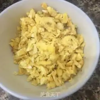 Make Eggs fried cake step 1