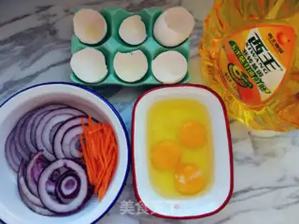 Make Onion fried eggs step 1
