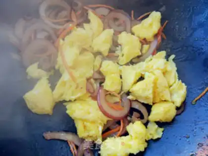 Make Onion fried eggs step 7