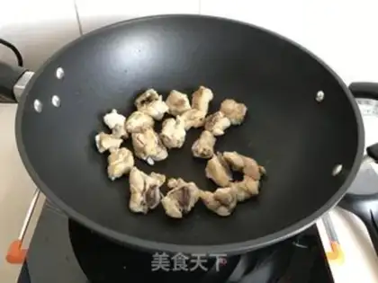 Make Curry potato chicken step 1