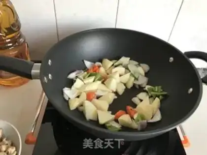 Make Curry potato chicken step 2
