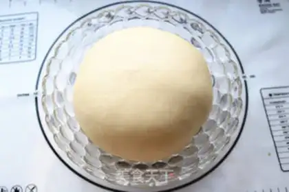 Make Sausage rose bread step 4