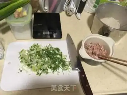 Make Cracker onions step 1