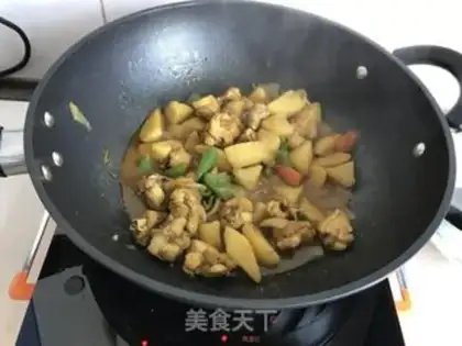 Make Curry potato chicken step 5