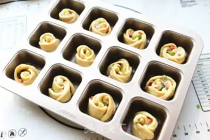 Make Sausage rose bread step 11