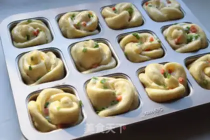 Make Sausage rose bread step 12