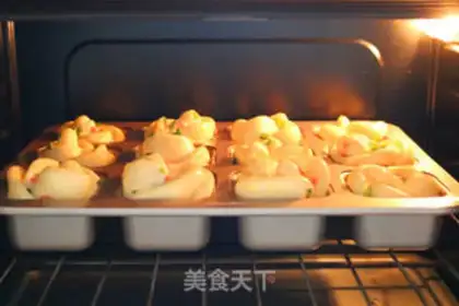 Make Sausage rose bread step 13