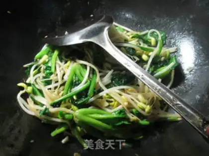 Make Spinach fried soybean sprouts step 7