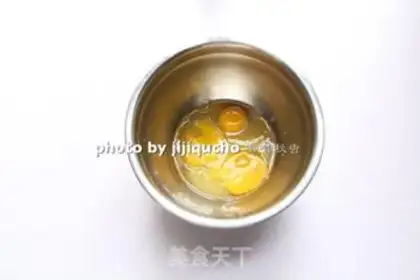 Make Spider Cupcake step 1