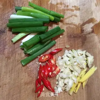 Make Spicy potatoes step 1