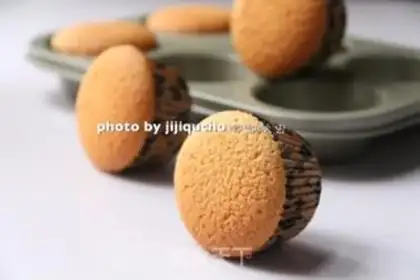 Make Spider Cupcake step 10