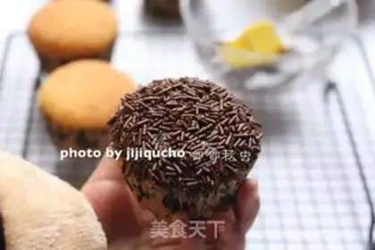 Make Spider Cupcake step 12