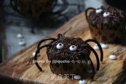Make Spider Cupcake step 15