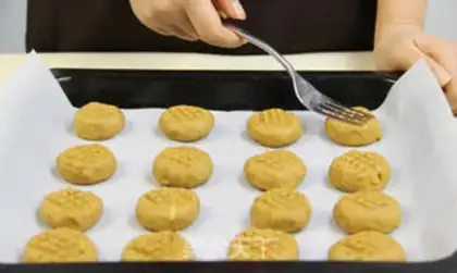 Make Cracky peanut cookies step 8