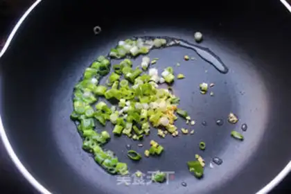 Make Homemade meat sauce and noodles step 3