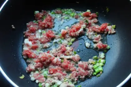 Make Homemade meat sauce and noodles step 4