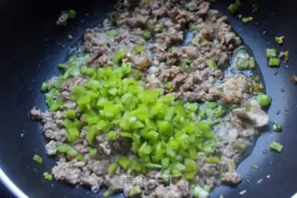 Make Homemade meat sauce and noodles step 5