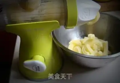 Make Potato pan helmet step 1