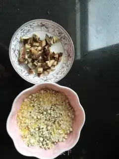 Make Porridge of mushroom rice step 2